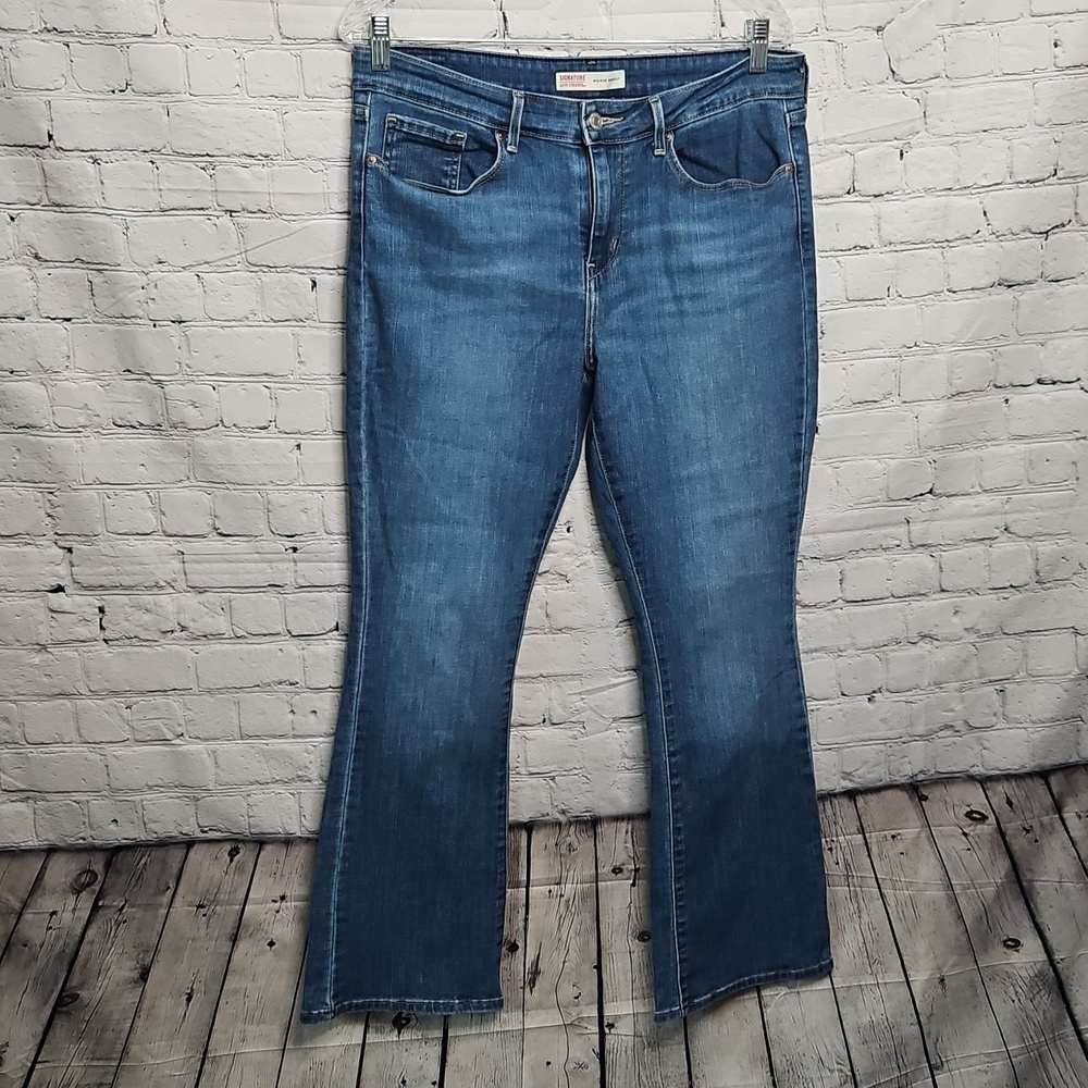 Levi's Signature Mid Rise Bootcut Jeans Size 12 Short Midwash